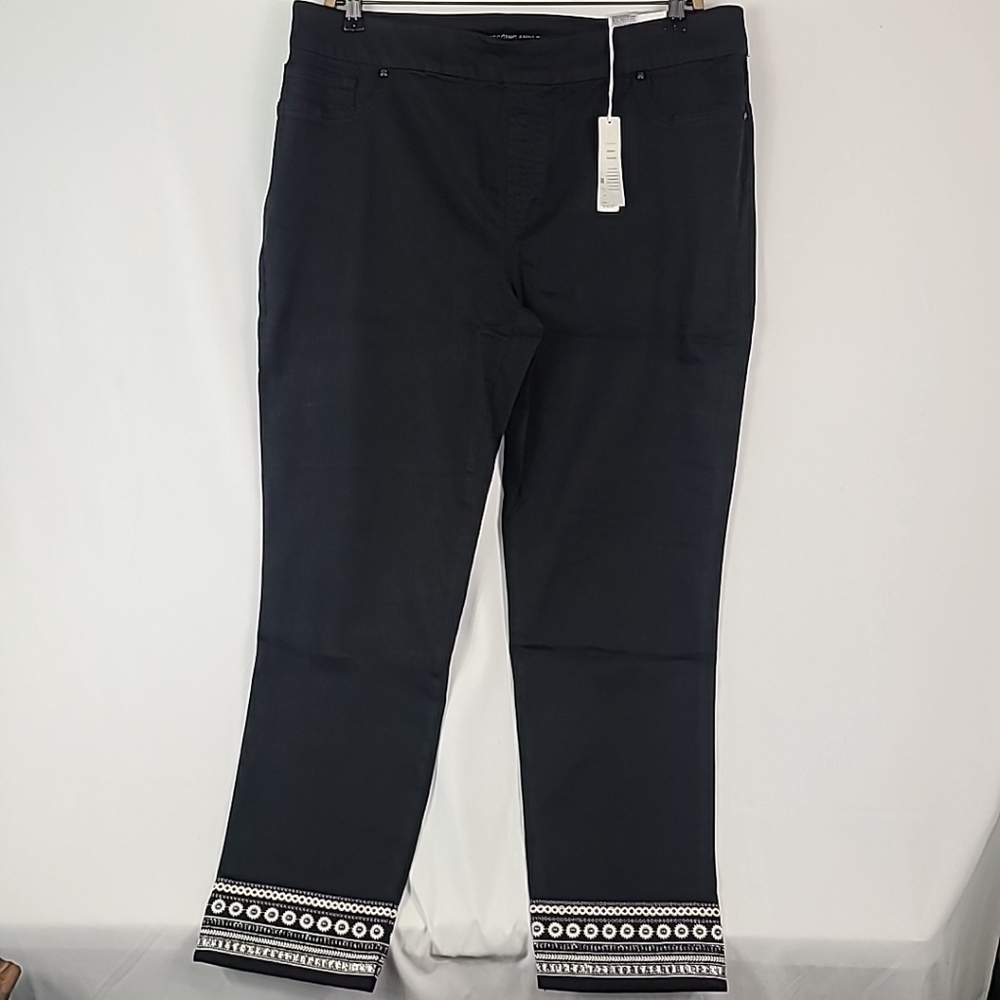 NEW Chicos Black Pull on Ankle Jegging Jean Embellished Embroidered Sz 4T US 20T